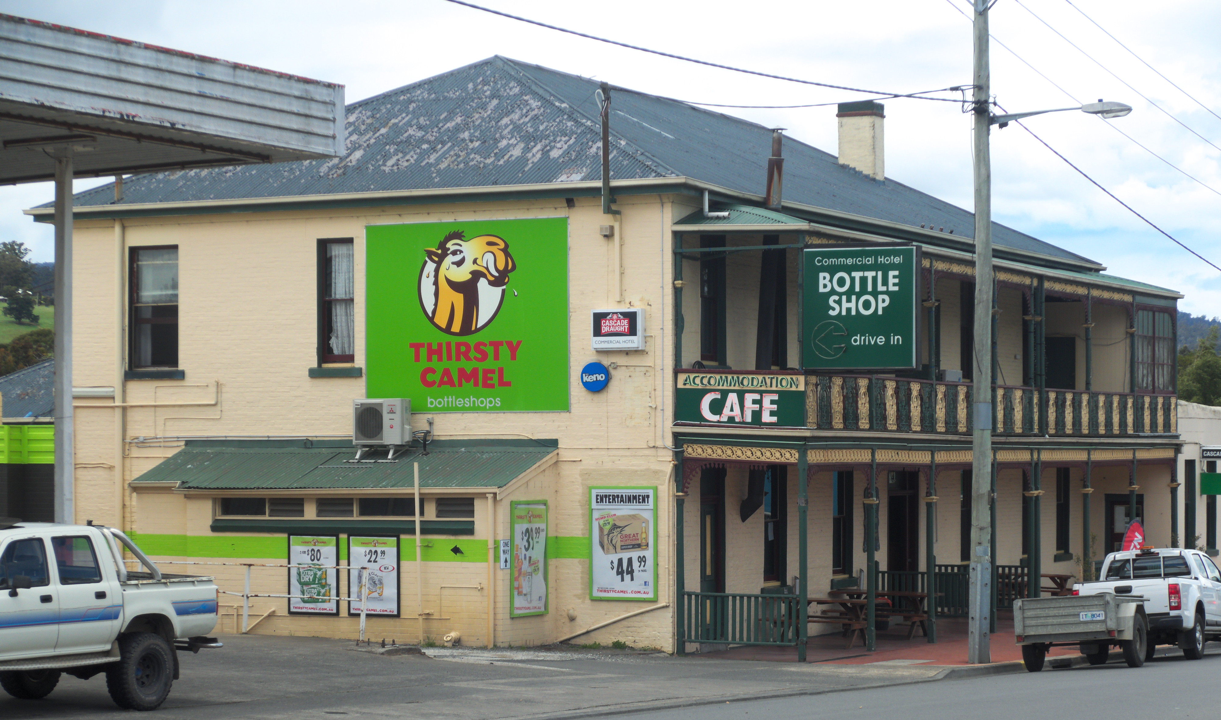 Commercial Hotel, Cygnet — corner view, Victorian Georgian façade with verandah and ironwork.